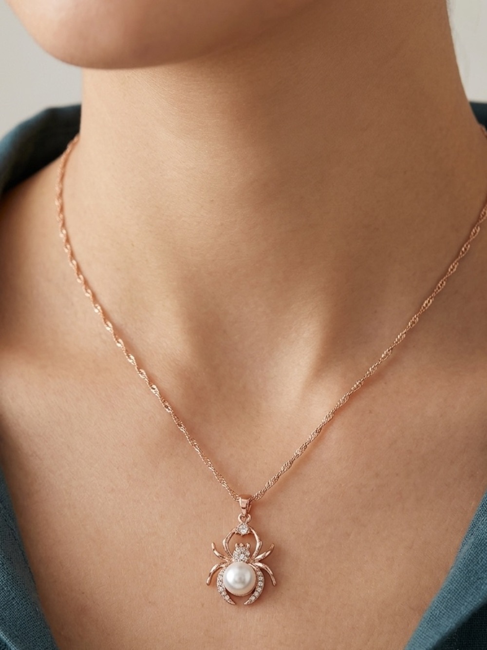 🕷️ Gold-Tone Faux Pearl & Rhinestone Spider Pendant Necklace